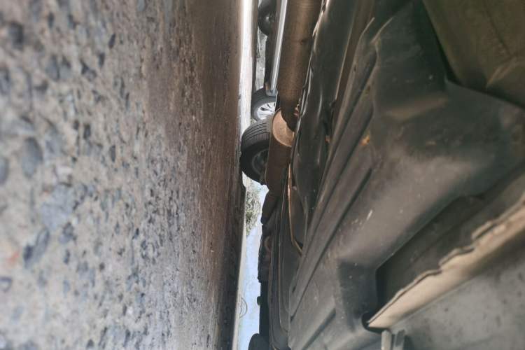 Used Toyota SIENNA  Chassis Front Left