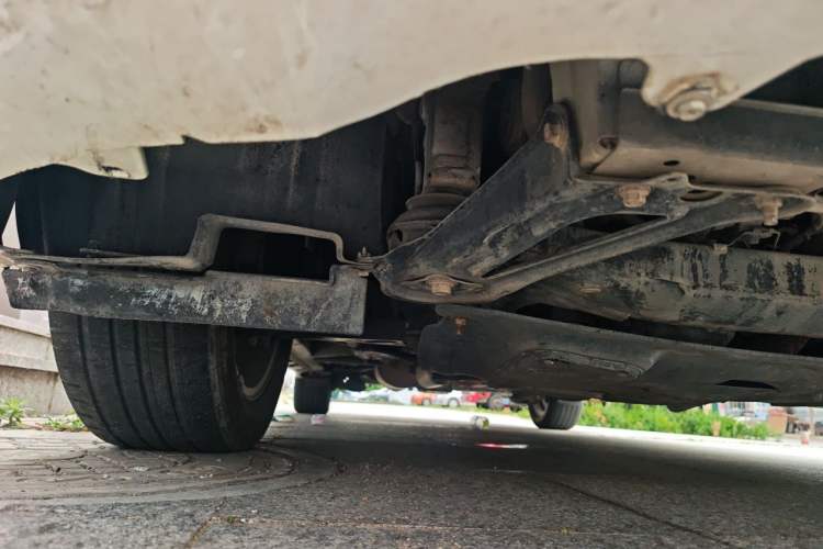 Used Toyota SIENNA 2015 3.5L 4WD LE Gasoline U.S. Specification Chassis Front Right