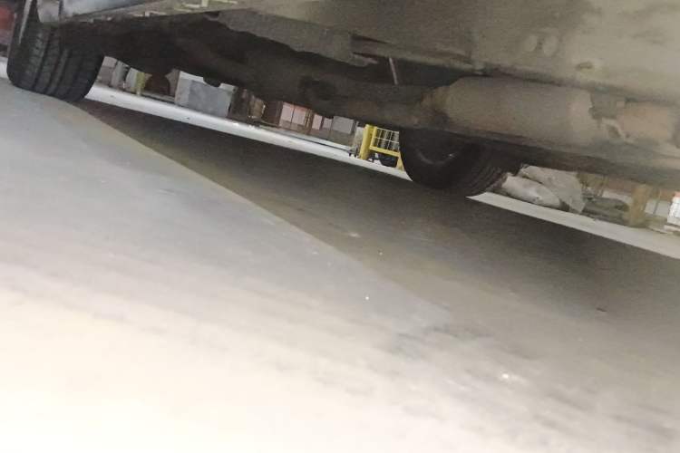 Used Toyota SIENNA 2015 3.5L Two-Wheel Drive LE Chassis Front Right
