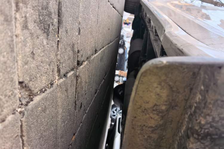 Used Toyota SIENNA 2015 3.5L Four-Wheel Drive L Chassis Front Right