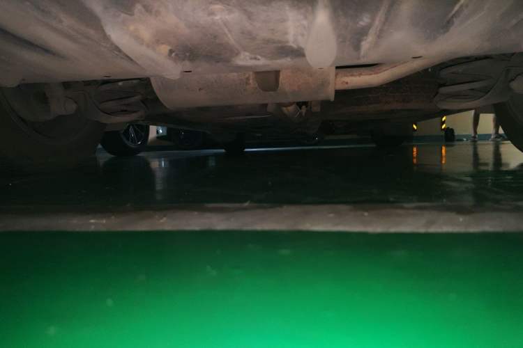 Used Toyota SIENNA 2015 3.5L Two-Wheel Drive LE U.S. Specification Chassis Rear
