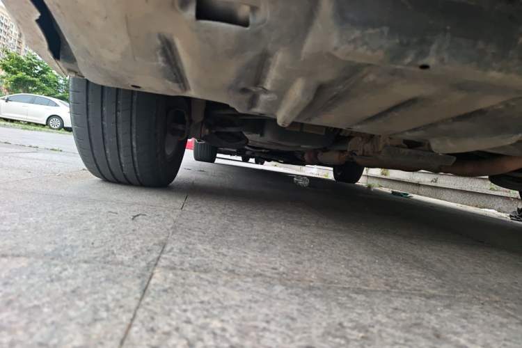 Used Toyota SIENNA 2015 3.5L 4WD LE Gasoline U.S. Specification Chassis Rear Left