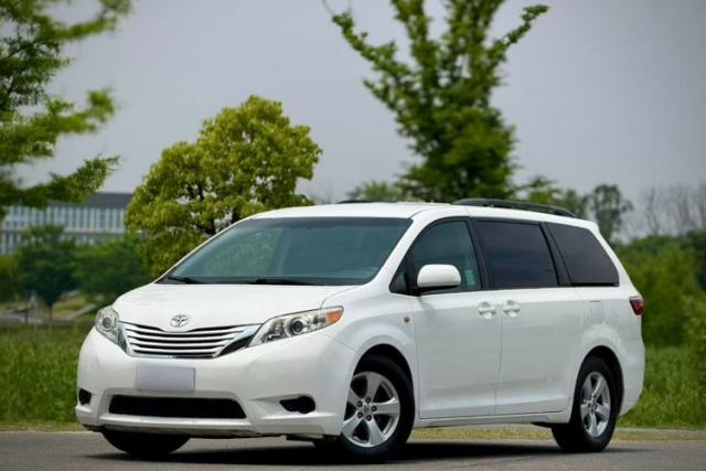 Used Toyota SIENNA 2015 3.5L Two-Wheel Drive L Version—U.S. Specification