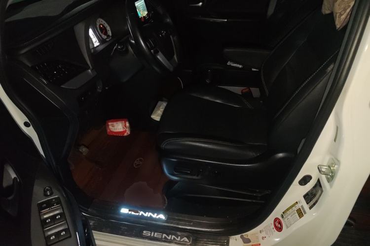 Used Toyota SIENNA 2015 3.5L Two-Wheel Drive LE U.S. Specification Driver Seat