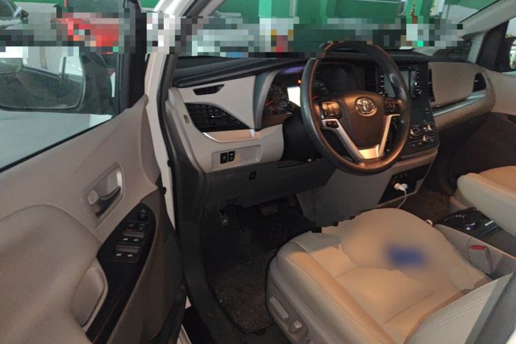 Used Toyota SIENNA 2015 3.5L Two-Wheel Drive LE Driver Seat