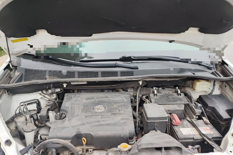 Used Toyota SIENNA 2015 3.5L Two-Wheel Drive LE Engine Bay