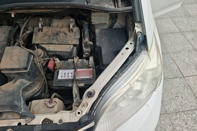 Used Toyota SIENNA 2015 3.5L 4WD LE Gasoline U.S. Specification Engine Bay Left