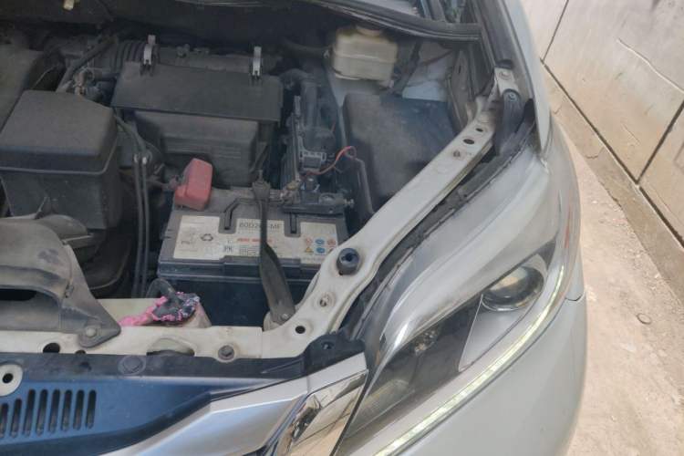 Used Toyota SIENNA  Engine Bay Left