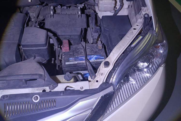 Used Toyota SIENNA  Engine Bay Left