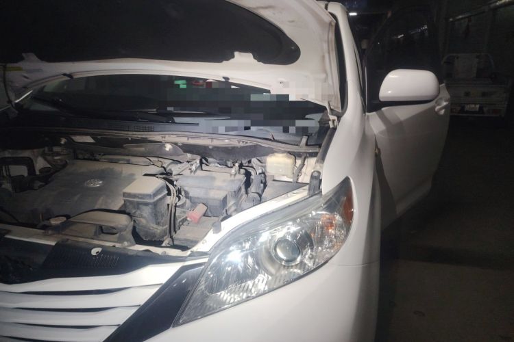 Used Toyota SIENNA 2015 3.5L Four-Wheel Drive L Engine Bay Left