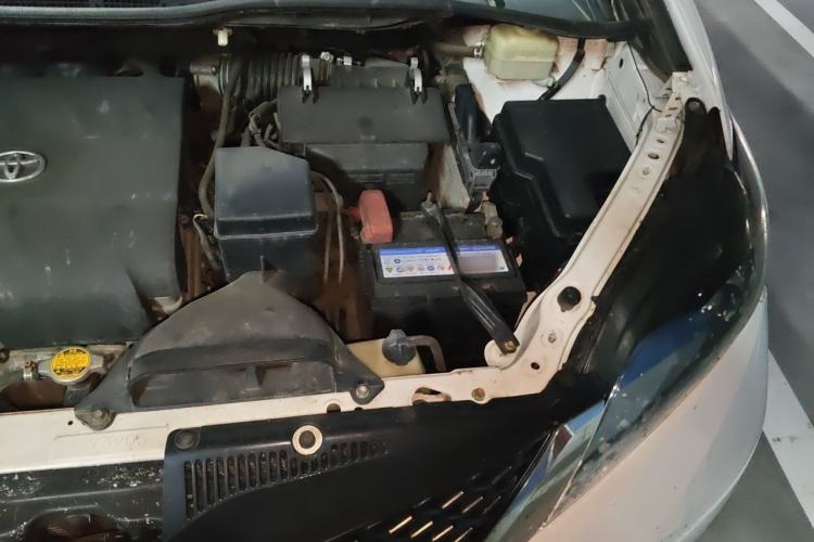 Used Toyota SIENNA  Engine Bay Left