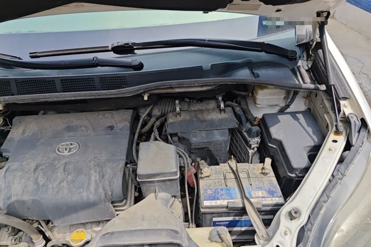 Used Toyota SIENNA  Engine Bay Left