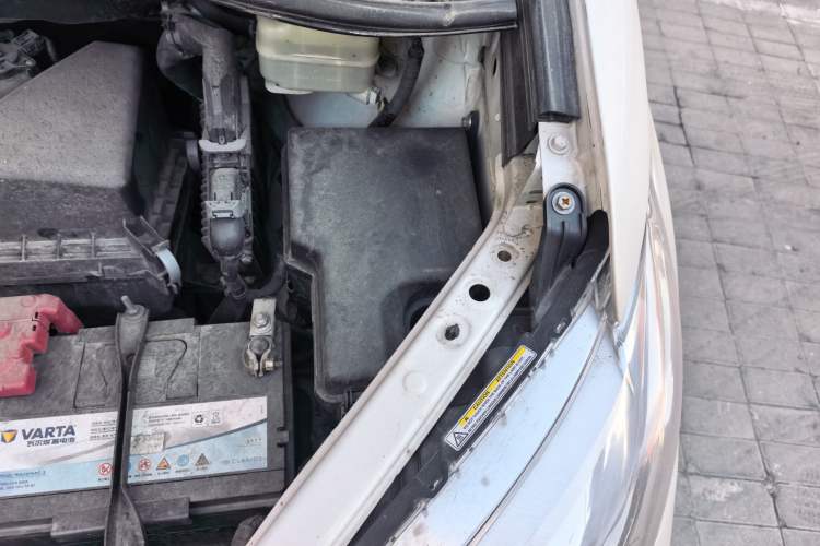 Used Toyota SIENNA 2015 3.5L Four-Wheel Drive L Engine Bay Left
