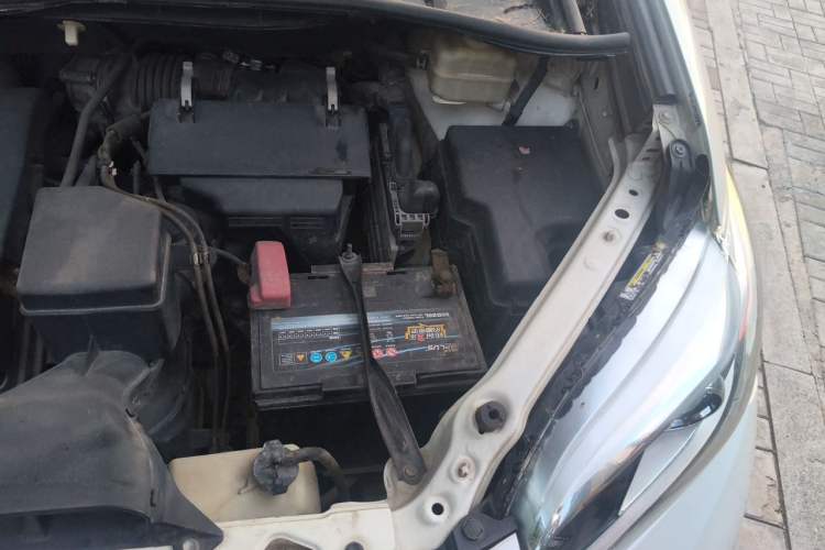 Used Toyota SIENNA  Engine Bay Left