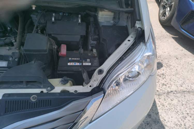 Used Toyota SIENNA  Engine Bay Left