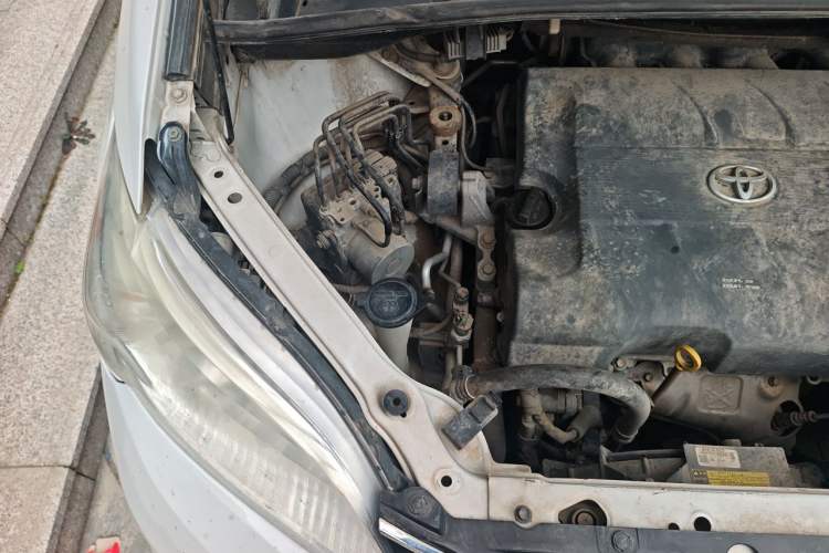 Used Toyota SIENNA 2015 3.5L 4WD LE Gasoline U.S. Specification Engine Bay Right