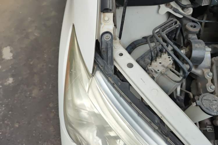 Used Toyota SIENNA 2015 3.5L Two-Wheel Drive LE Engine Bay Right