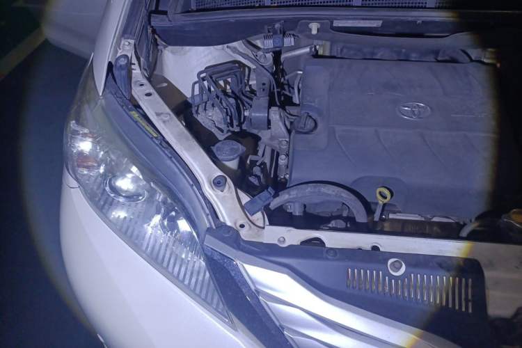 Used Toyota SIENNA  Engine Bay Right