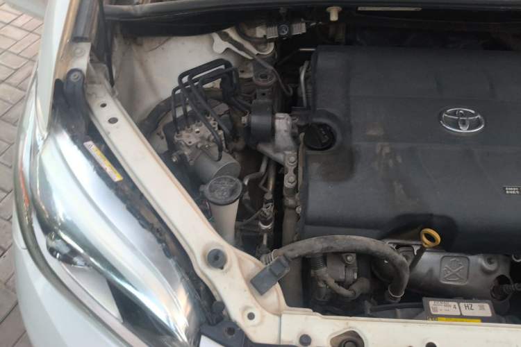 Used Toyota SIENNA  Engine Bay Right