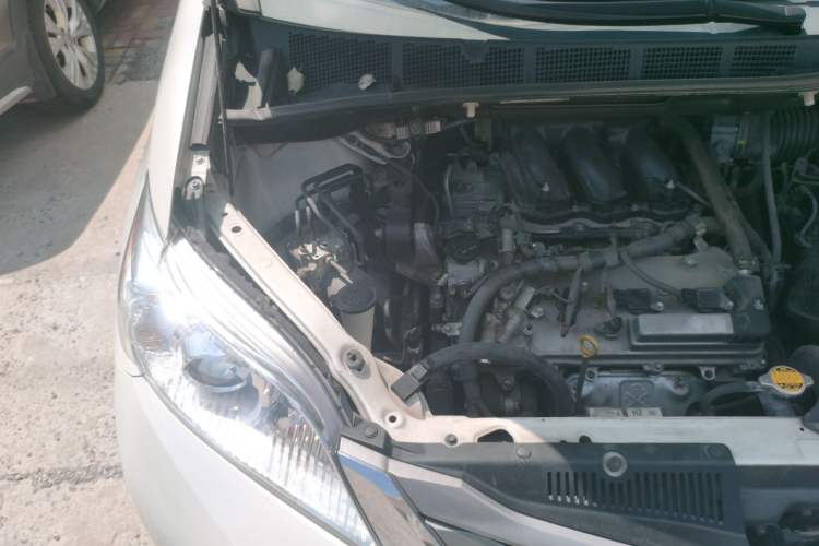 Used Toyota SIENNA  Engine Bay Right