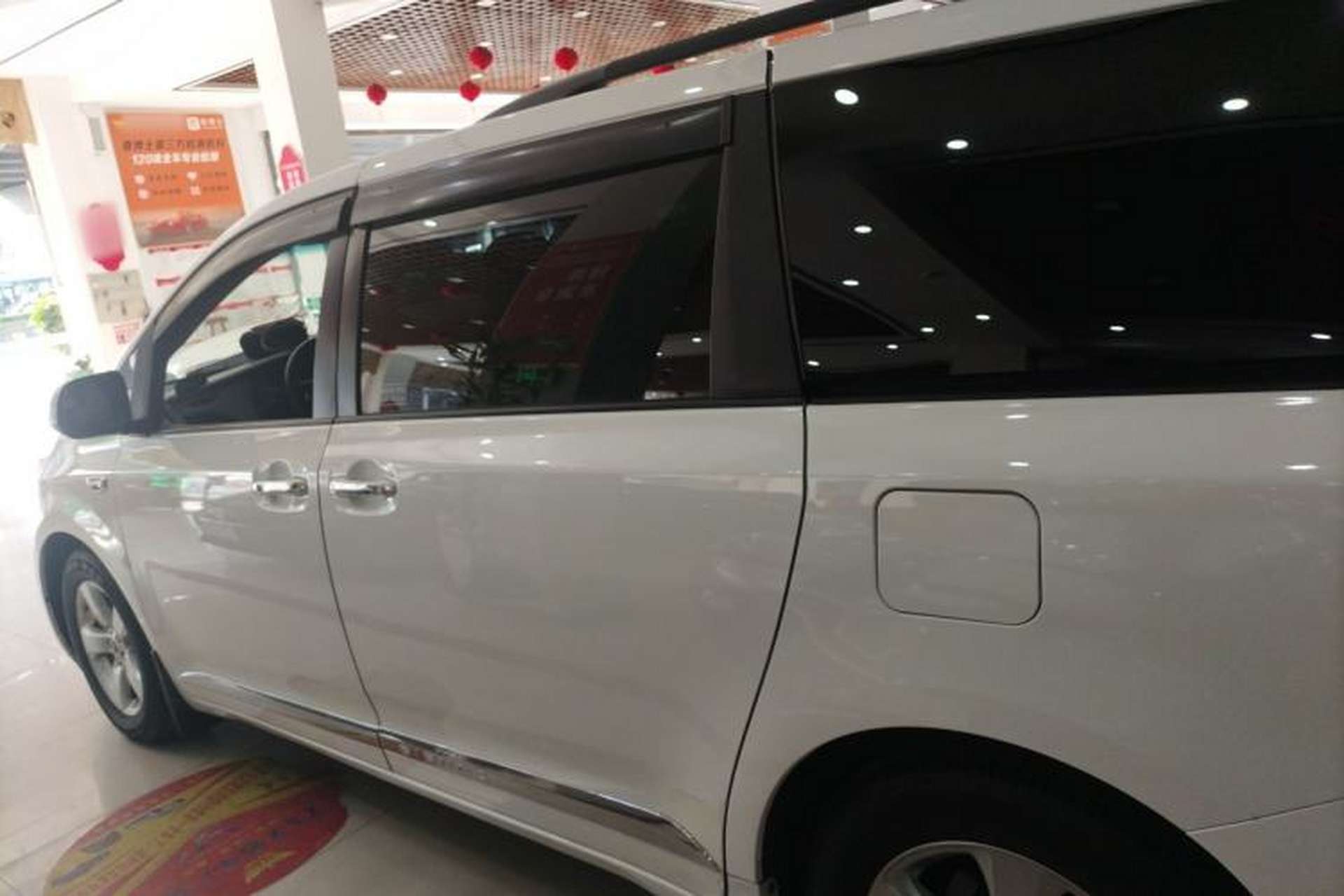 Used Toyota SIENNA 2015 3.5L Two-Wheel Drive L Exterior 3