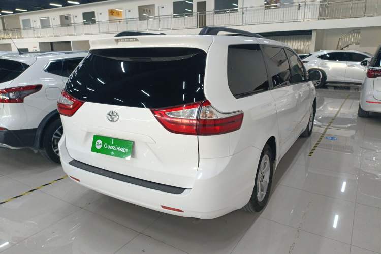 Used Toyota SIENNA 2015 3.5L Two-Wheel Drive LE Exterior 4