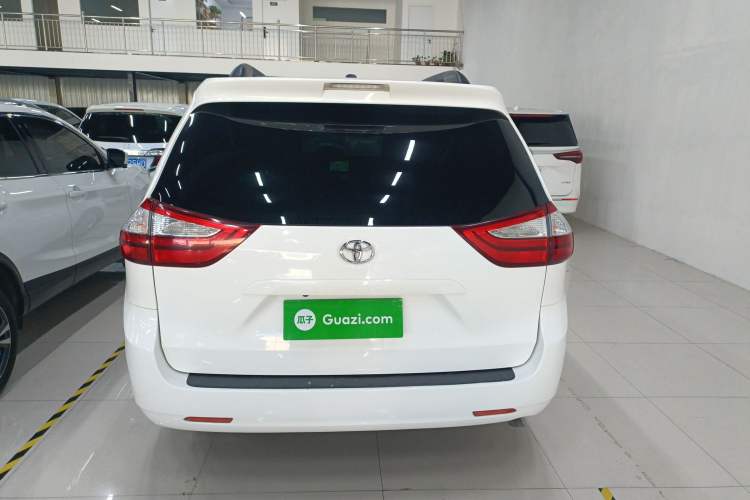 Used Toyota SIENNA 2015 3.5L Two-Wheel Drive LE Exterior 5