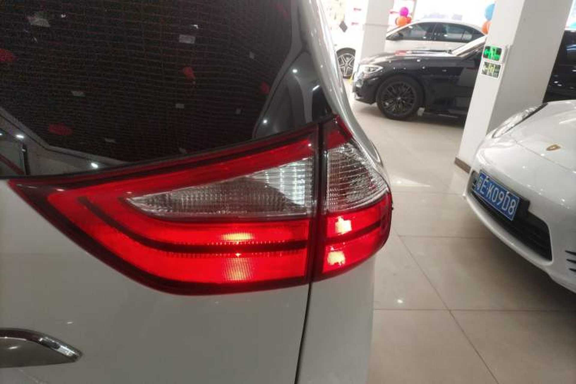 Used Toyota SIENNA 2015 3.5L Two-Wheel Drive L Exterior 6