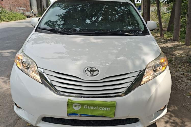 Used Toyota SIENNA 2015 3.5L 4WD LE Gasoline U.S. Specification Front