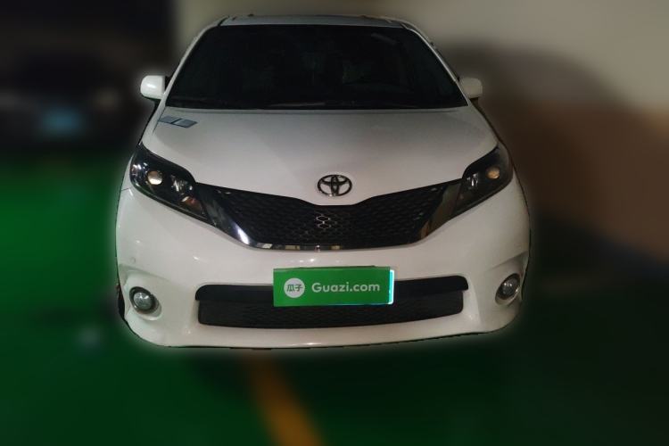 Used Toyota SIENNA 2015 3.5L Two-Wheel Drive LE U.S. Specification Front