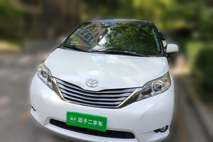 Used Toyota SIENNA 2015 3.5L Two-Wheel Drive LE Front