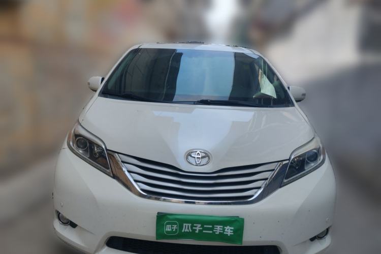 Used Toyota SIENNA  Front