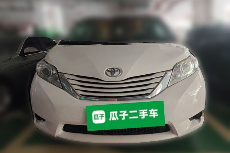 Used Toyota SIENNA 2015 3.5L Two-Wheel Drive LE Front