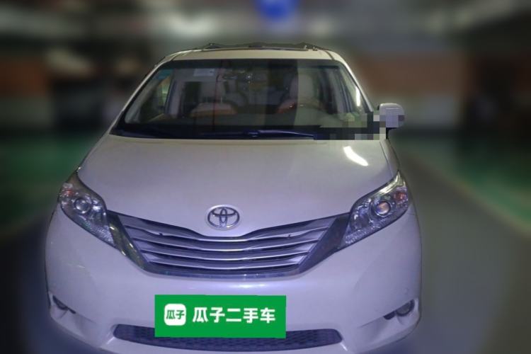 Used Toyota SIENNA  Front
