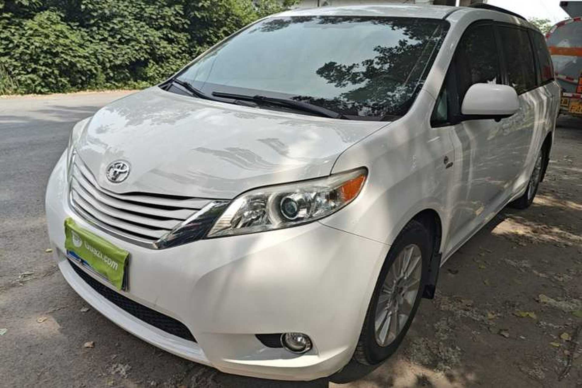 Used Toyota SIENNA 2015 3.5L 4WD LE Gasoline U.S. Specification Front Left 45 Deg