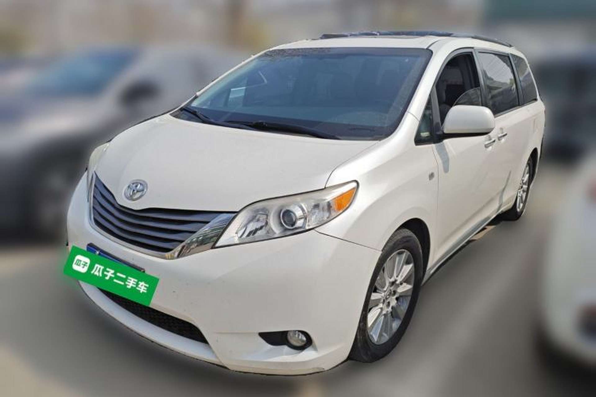 Used Toyota SIENNA  Front Left 45 Deg