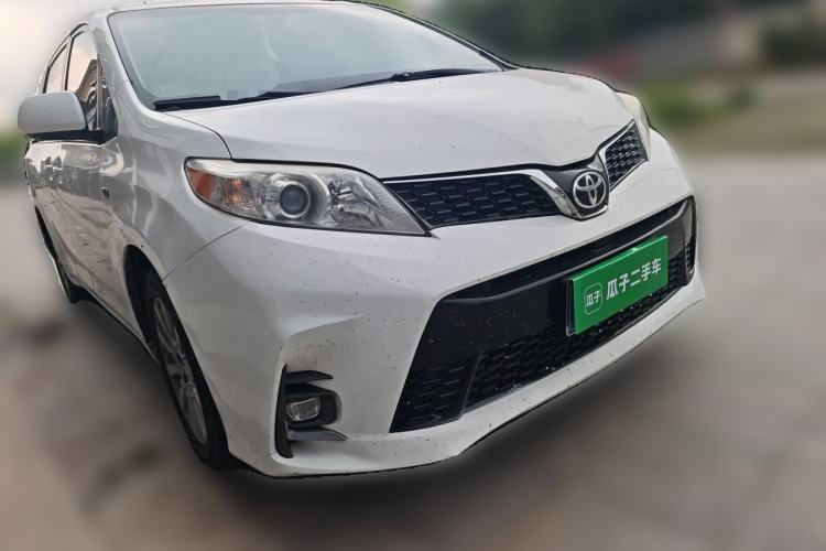 Used Toyota SIENNA 2015 3.5L 4WD LE Gasoline U.S. Specification Front Right 45 Deg