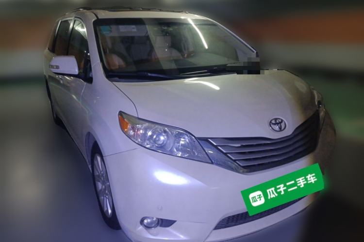 Used Toyota SIENNA  Front Right 45 Deg