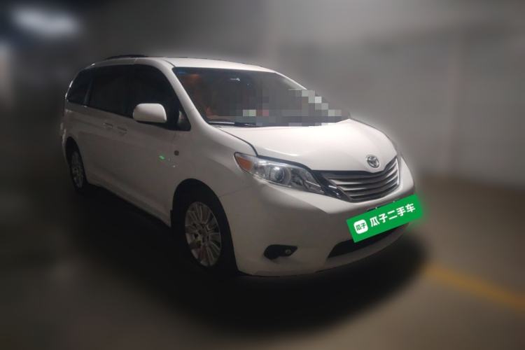 Used Toyota SIENNA 2015 3.5L Four-Wheel Drive L Front Right 45 Deg
