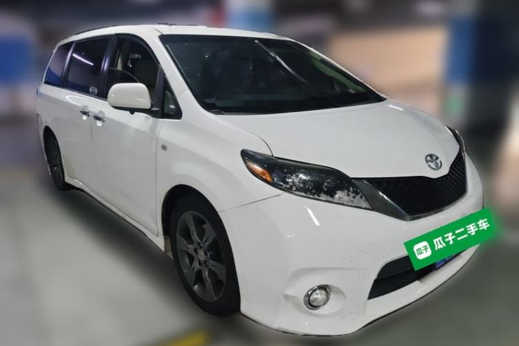 Used Toyota SIENNA  Front Right 45 Deg