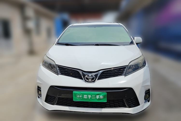 Used Toyota SIENNA  Front