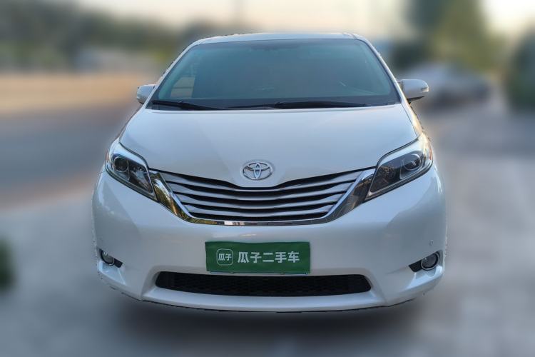 Used Toyota SIENNA  Front