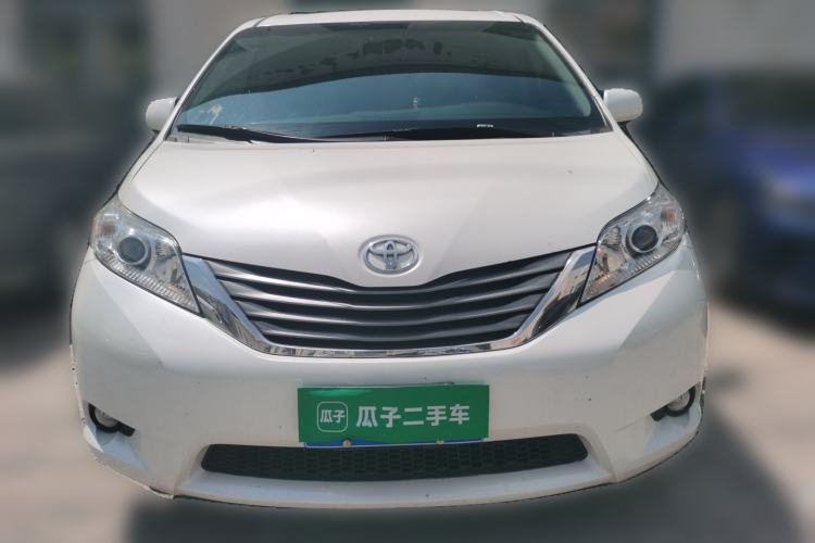 Used Toyota SIENNA  Front
