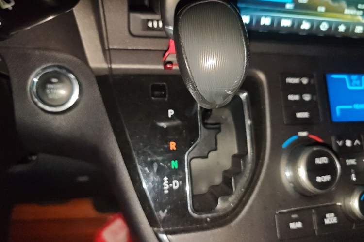 Used Toyota SIENNA 2015 3.5L Two-Wheel Drive LE U.S. Specification Gear Lever