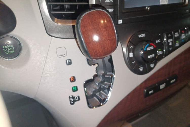 Used Toyota SIENNA  Gear Lever