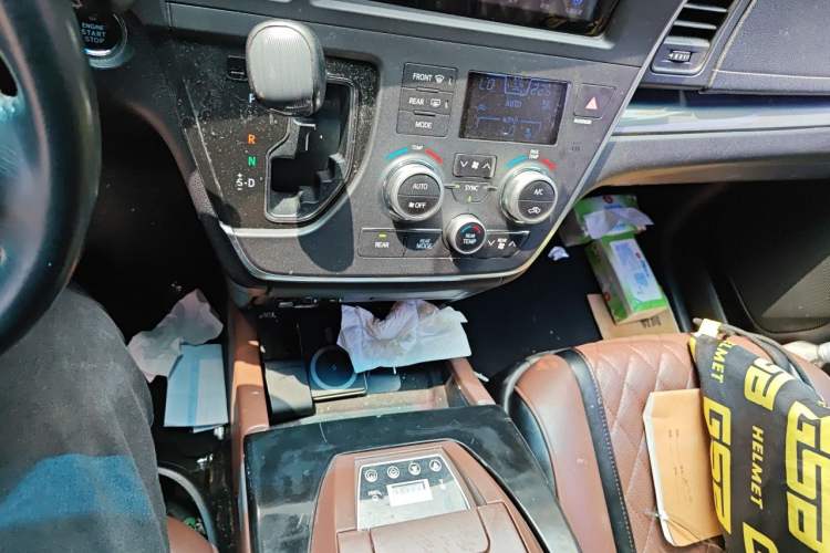 Used Toyota SIENNA  Gear Lever