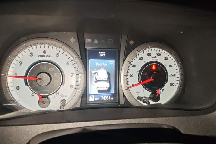 Used Toyota SIENNA 2015 3.5L Two-Wheel Drive LE U.S. Specification Instrument Cluster
