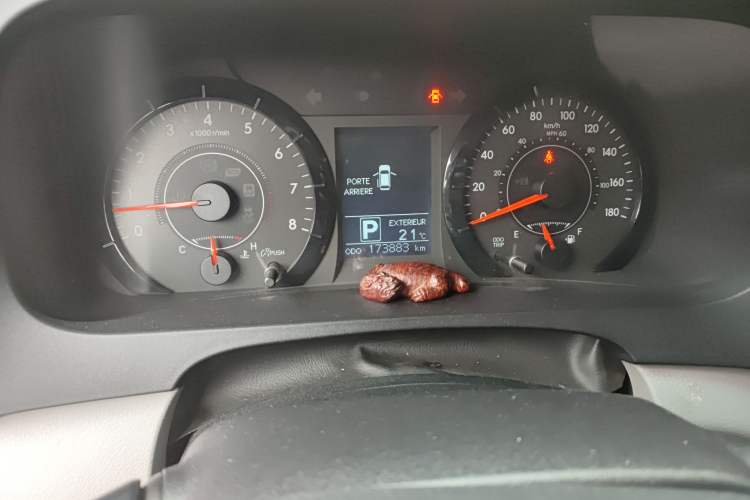 Used Toyota SIENNA 2015 3.5L Two-Wheel Drive LE Instrument Cluster
