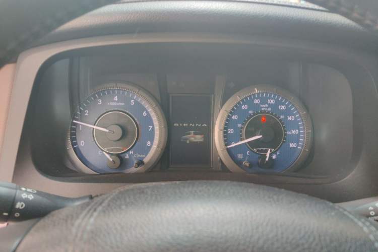 Used Toyota SIENNA  Instrument Cluster