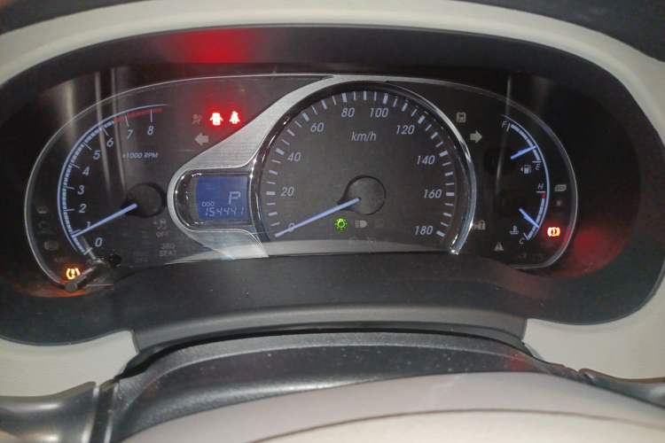 Used Toyota SIENNA  Instrument Cluster